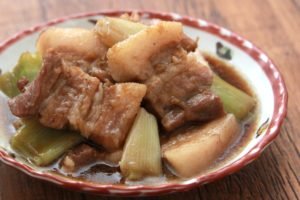 レンジ12分で 豚バラとねぎのほうじ茶角煮